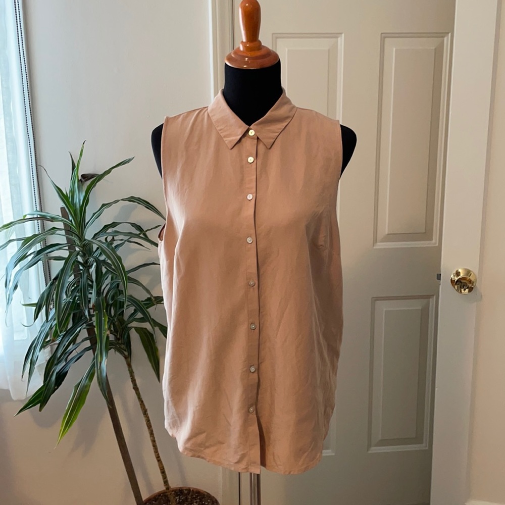 Sleeveless button up collared shirt XL